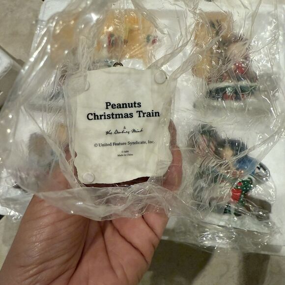 Danbury Mint Peanut Gallery Charlie Brown Christmas Train Snoopy - Picture 7 of 11